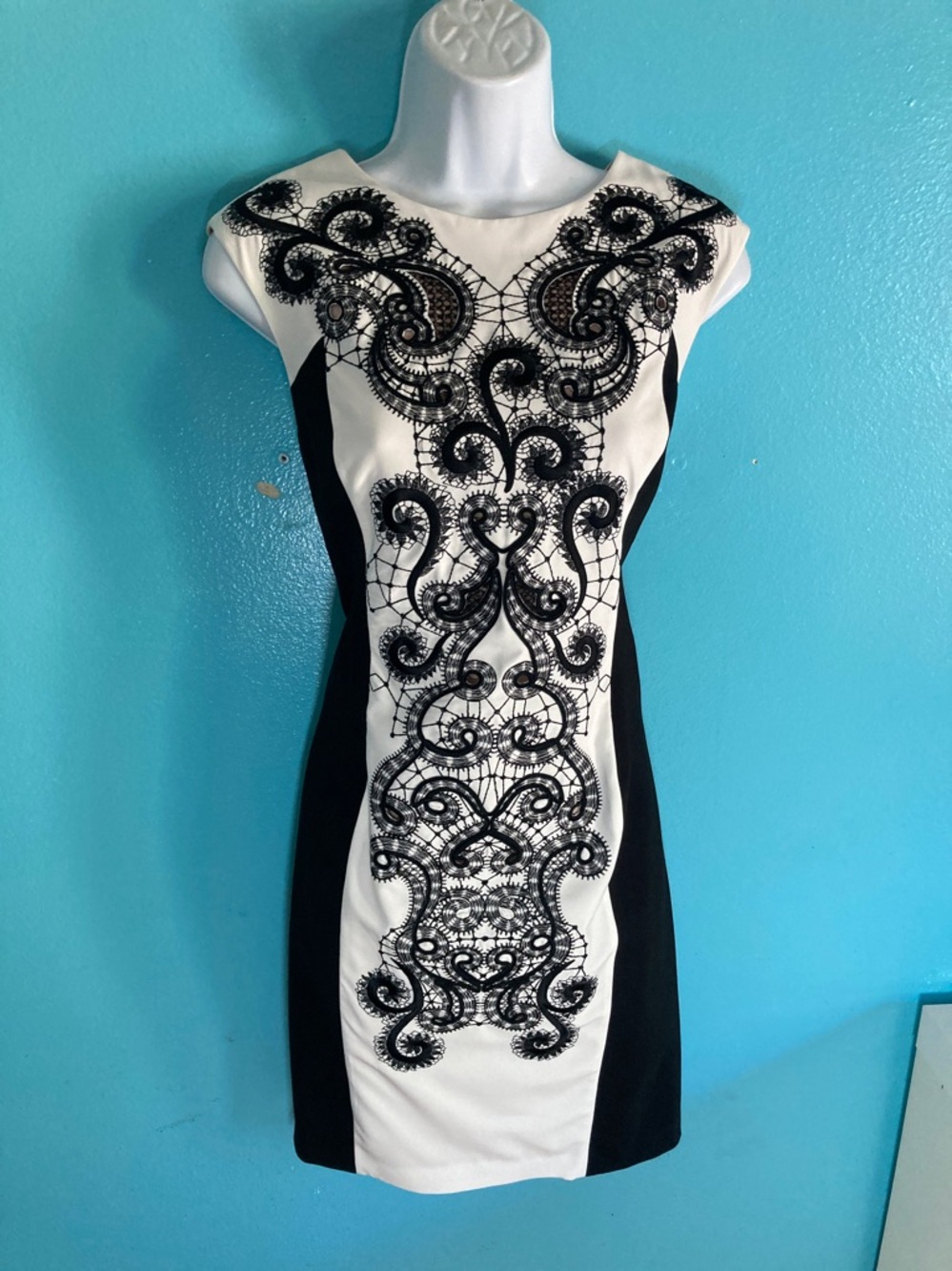 Karen Millen Womens US Size 6 White Lace Embroidered Knee Length Fitted Dress